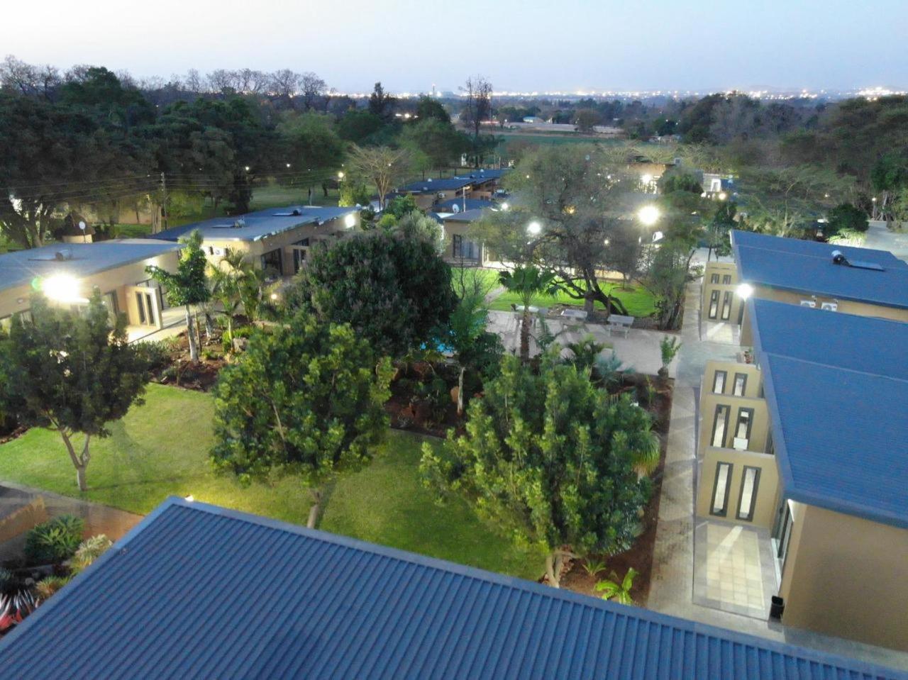 Manor Hills Guest Lodge Rustenburg Exterior foto