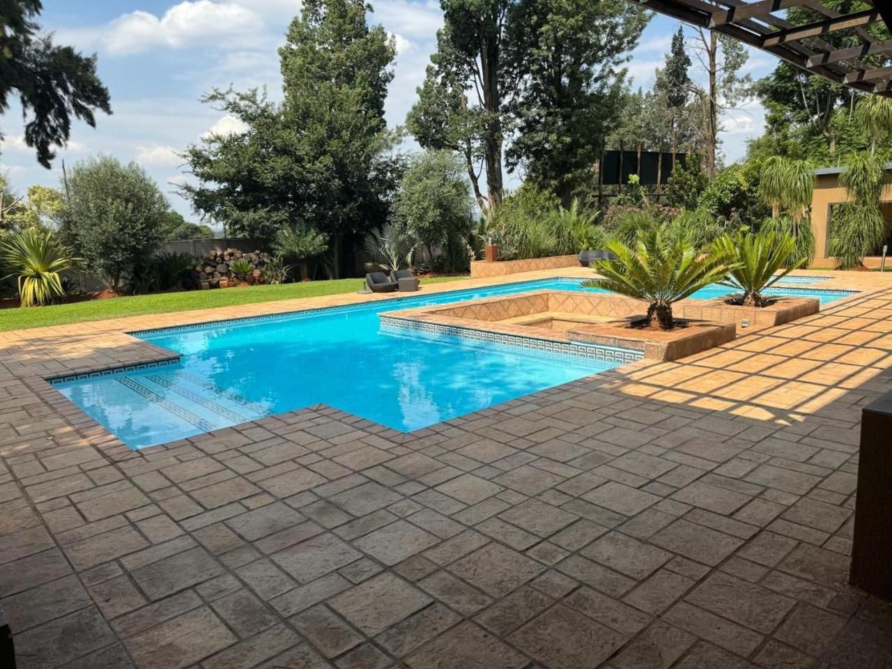 Manor Hills Guest Lodge Rustenburg Exterior foto