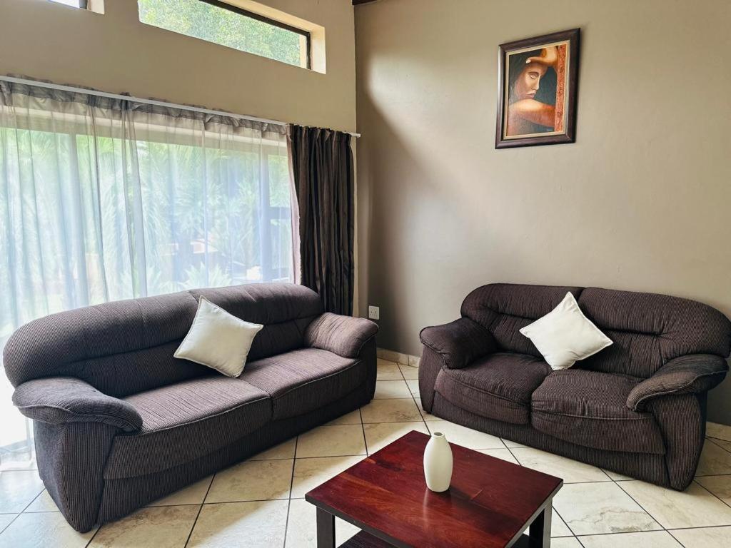 Manor Hills Guest Lodge Rustenburg Exterior foto